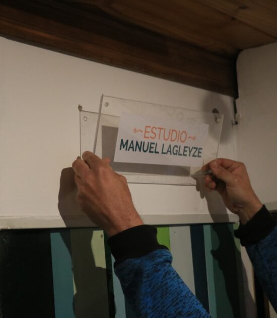 Colocación de placa «Estudio Manuel Lagleyze»