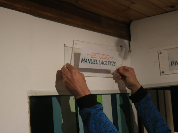 Colocación de placa «Estudio Manuel Lagleyze»